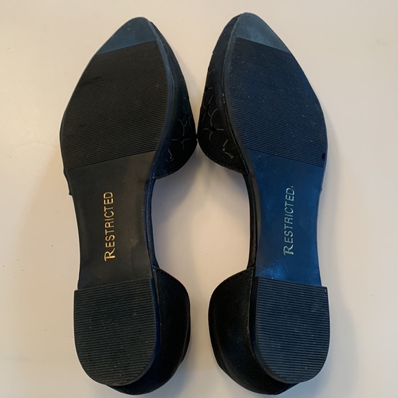 Black Flat Shoe with small flower cut outs - Picture 4 of 4